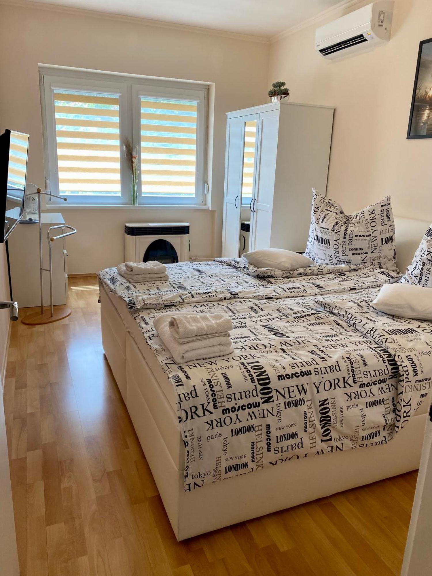 Petertuende Vendeghaz Villa Keszthely Luaran gambar